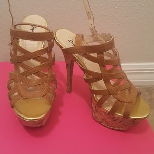 Strapped heel shoes